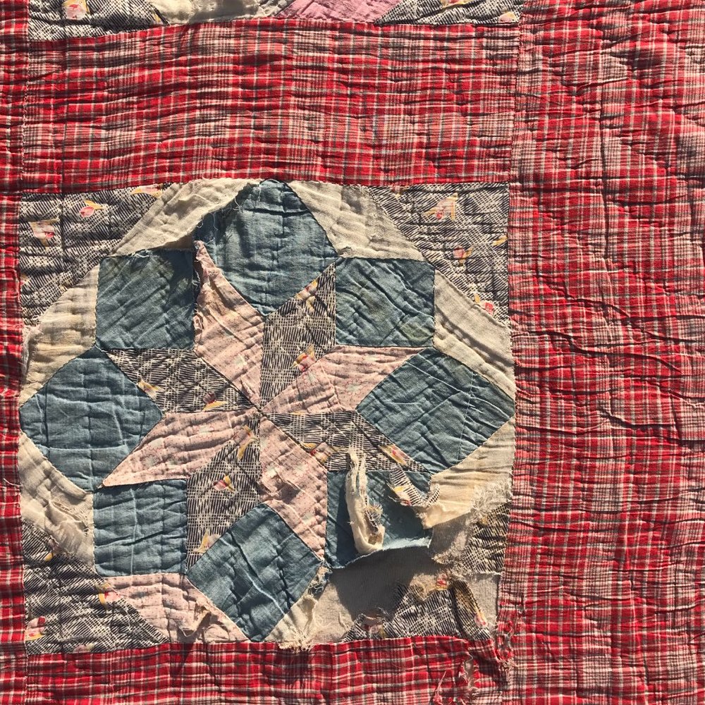Vintage Hand sewn Quilt - Picture 5 of 7